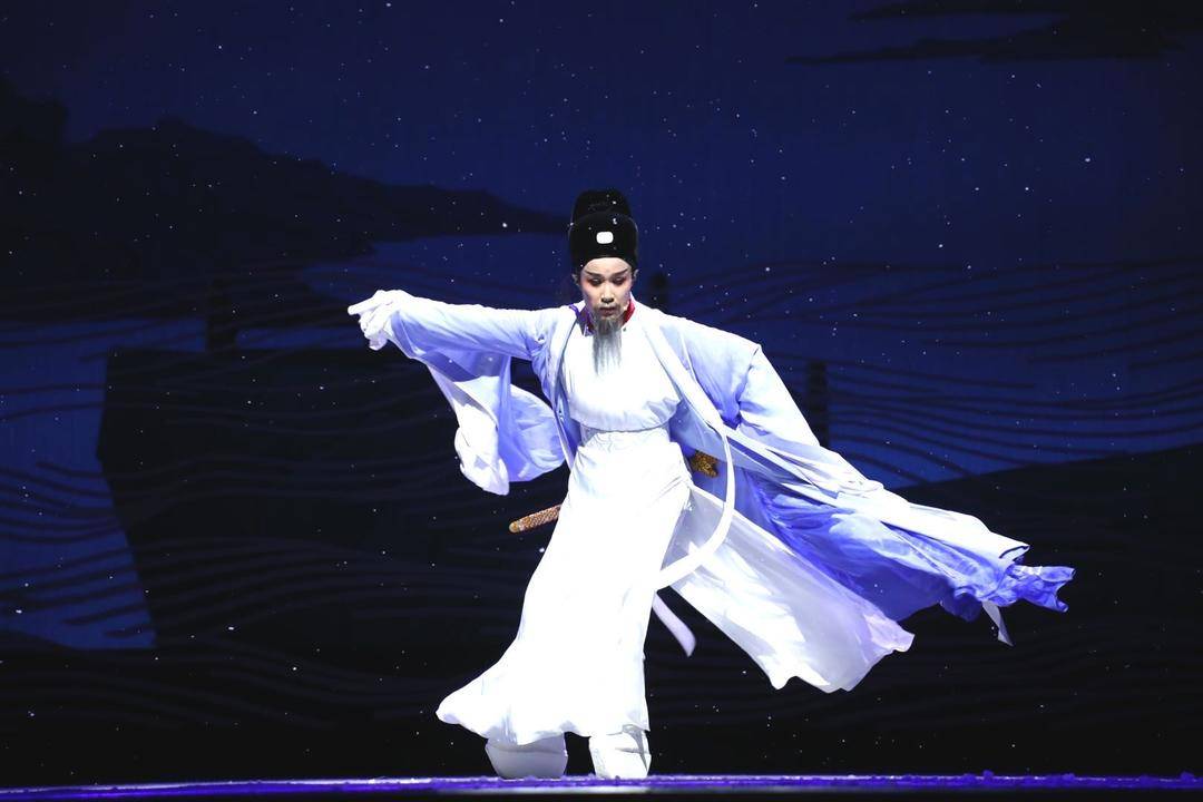 在舞臺(tái)，打開我們的“文化故鄉(xiāng)”