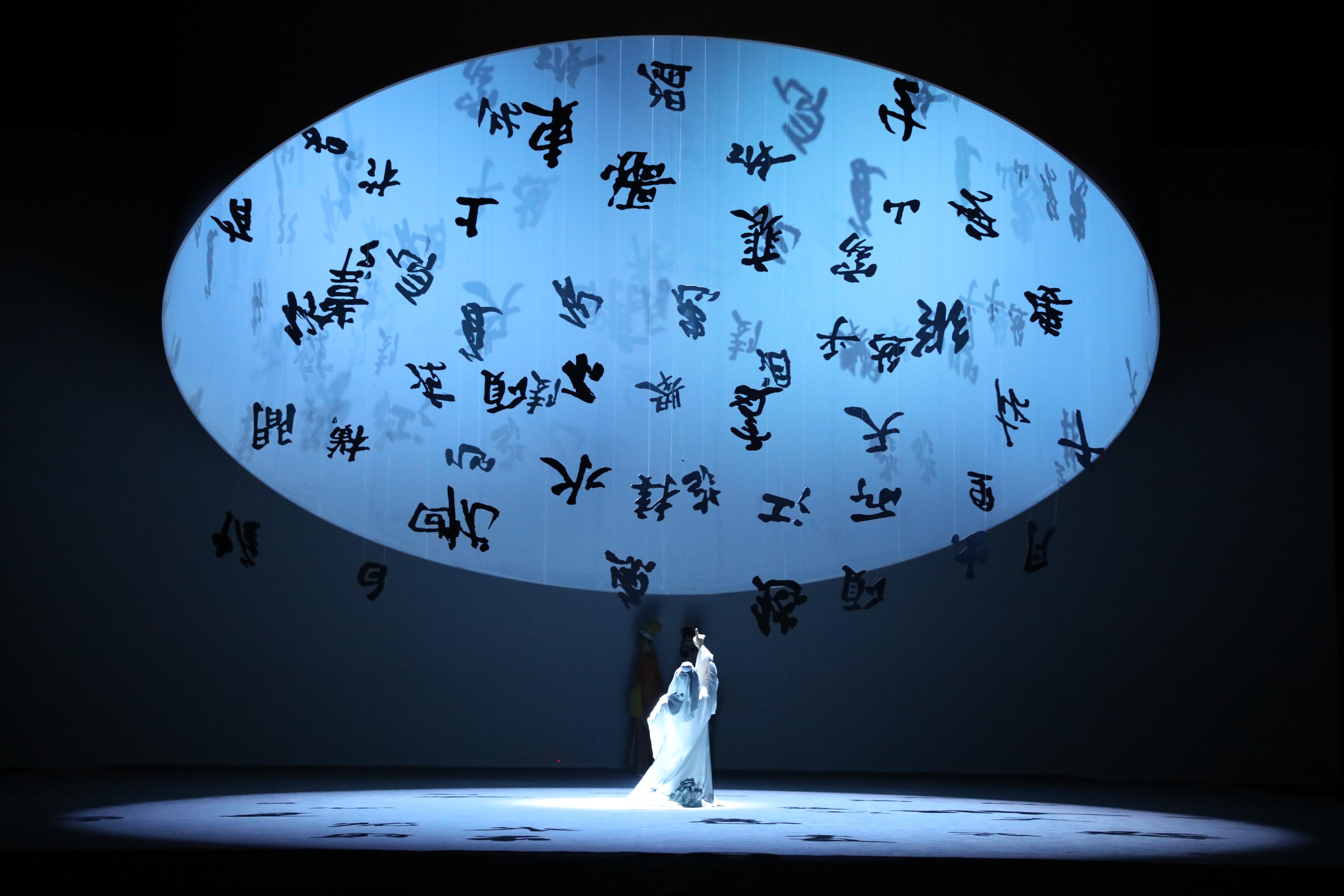 在舞臺(tái)，打開我們的“文化故鄉(xiāng)”